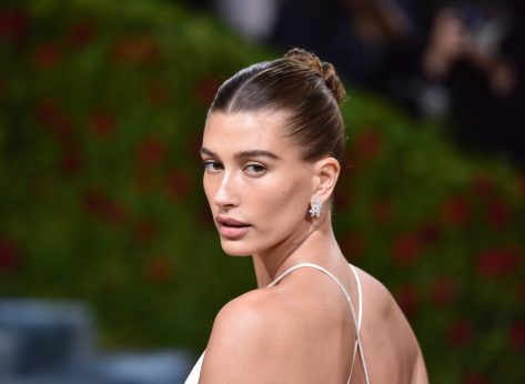 You Must Try Hailey Bieber’s Strawberry Glaze Skin Smoothie