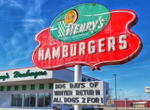 henry's hamburgers sign