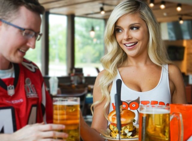 hooters server with customer