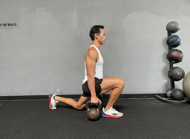 kettlebell reverse lunge