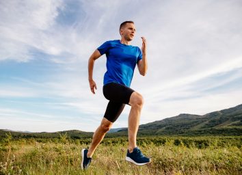 man running to burn stomach fat for good