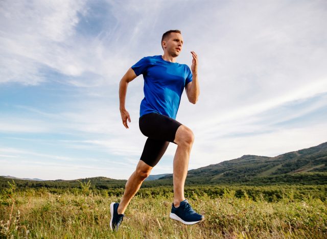 man running to avoid increased risk of mortality