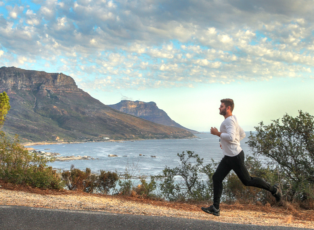 man running cardio get rid of a pot belly