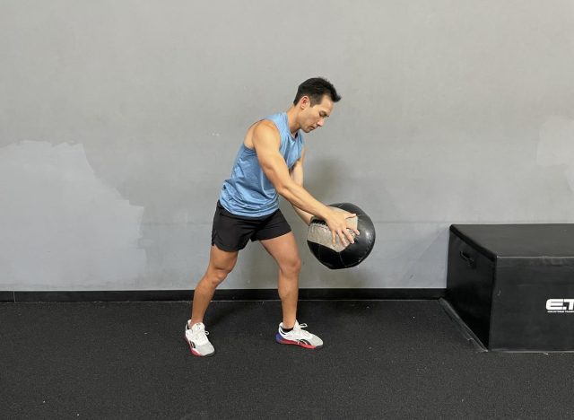 medicine ball rotational slam