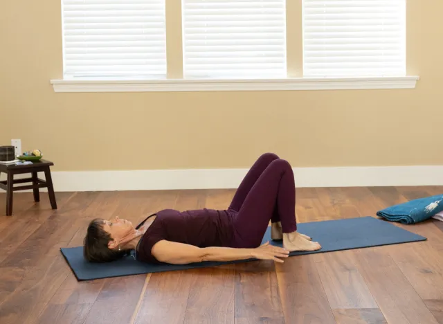 woman doing pelvic tilt