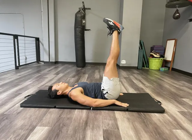 trainer demonstrating reverse crunches to reduce your midsection