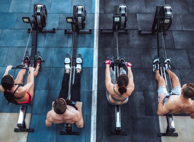 rowing machine group doing workouts for weight loss