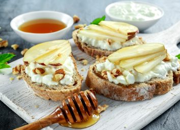 pear slices with cheese