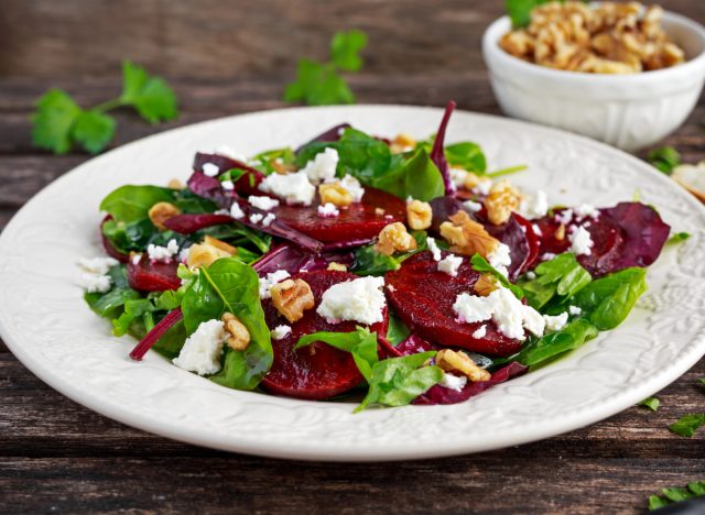 spinach salad with beets, beta, and walnuts