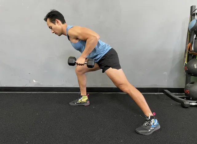 split stance dumbbell row belly-shrinking workout