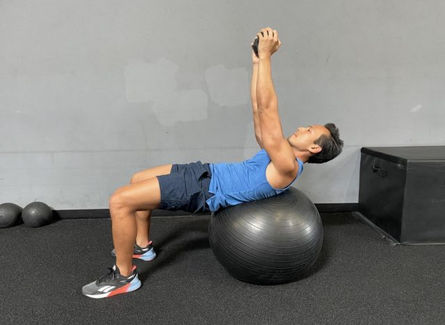 stability ball crunch to burn stomach fat