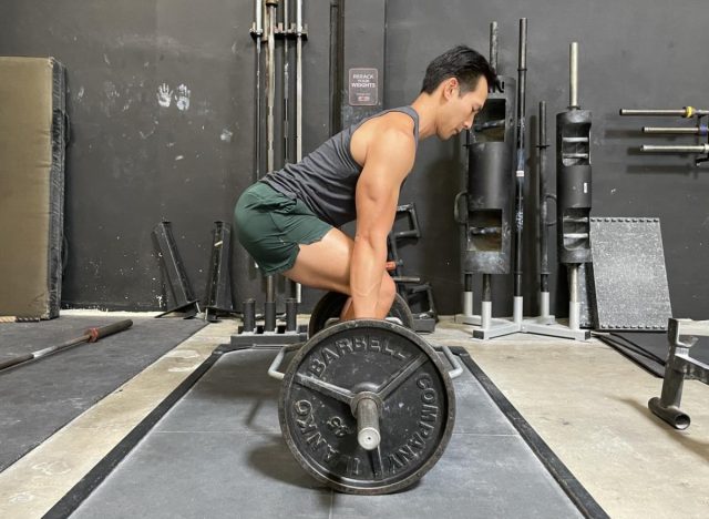 trap bar deadlift belly-shrinking workout