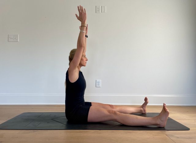 trainer demonstrating v sit-up tummy-tightening exercises