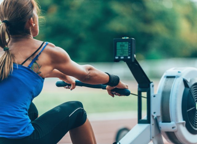 woman doing rowing workouts, demonstrating HIIT vs steady-state cardio for weight loss