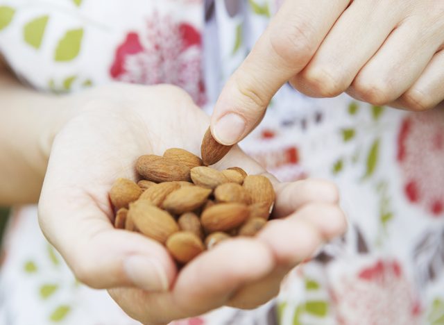 Handful of almonds, foods for building muscle mass