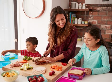 9 Healthy Snacks for Your Kid's School Lunches