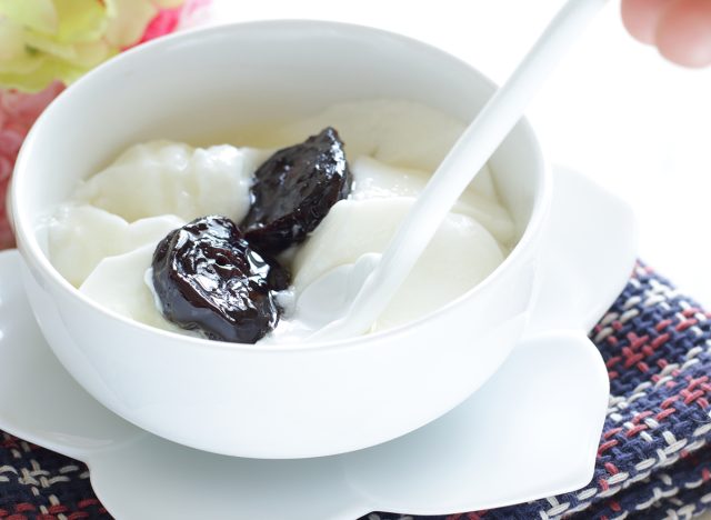 Yogurt with prunes