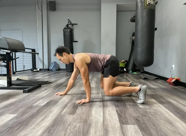 bear crawls exercise to start to lose belly fat in seven days