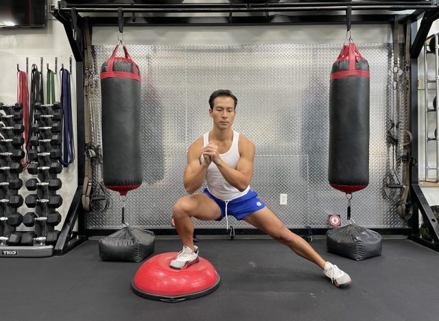 Bosu ball lateral lunge