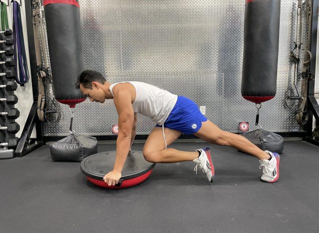 Bosu ball cross-body mountain climbers to start to lose weight in a week