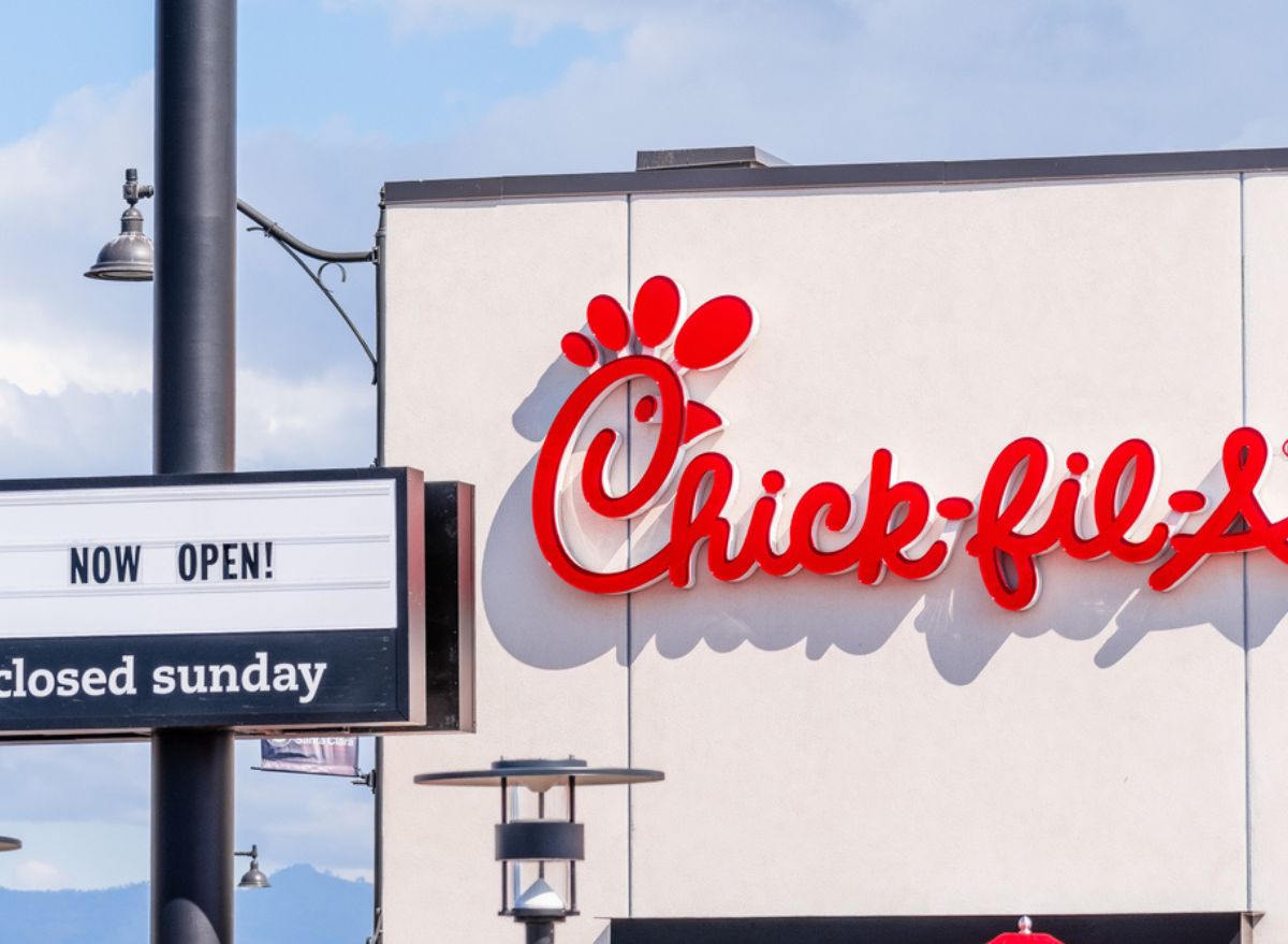 Канье уэст донда. Chick-fil-a's sunday closures. Штамп confirmed. Closed on sunday. Канье вест closed on sunday.