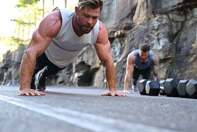 Chris Hemsworth doing pushups
