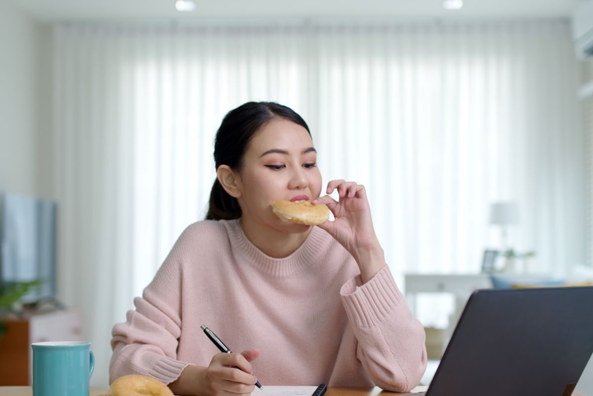 eating donut