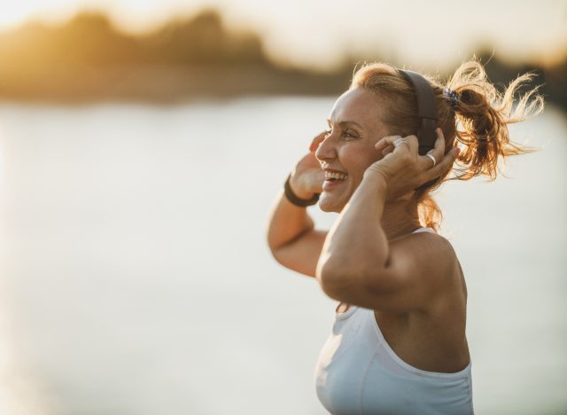 fit middle-aged woman outdoor fitness, exercise habits to slow aging