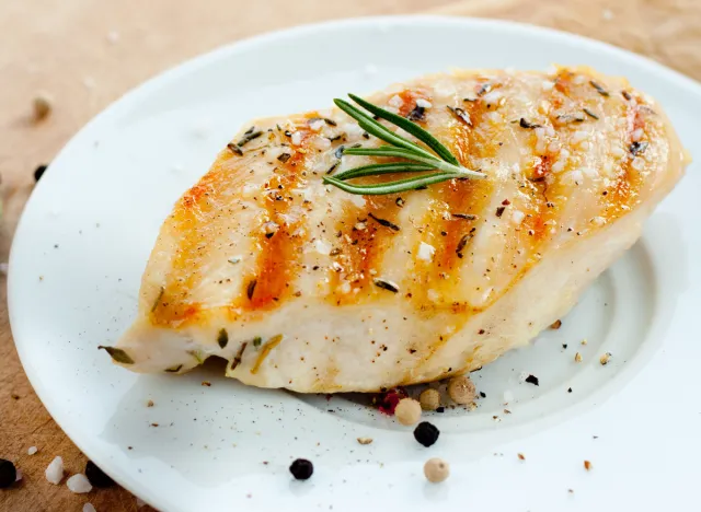 grilled chicken, lean protein part of the best diet for long-distance runners