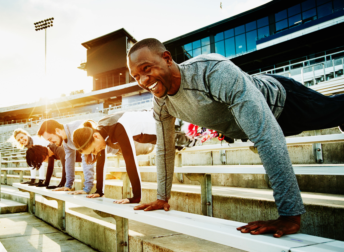 man doing elevated pushups on bleachers to lose 10 pounds at 40
