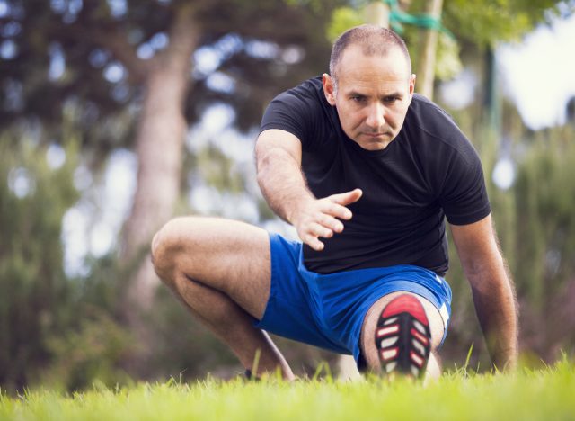 man not stretching properly, demonstrating workout habits that can increase your risk of death
