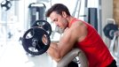 man weight lifting, demonstrating the worst foods for weight lifting that can hinder performance