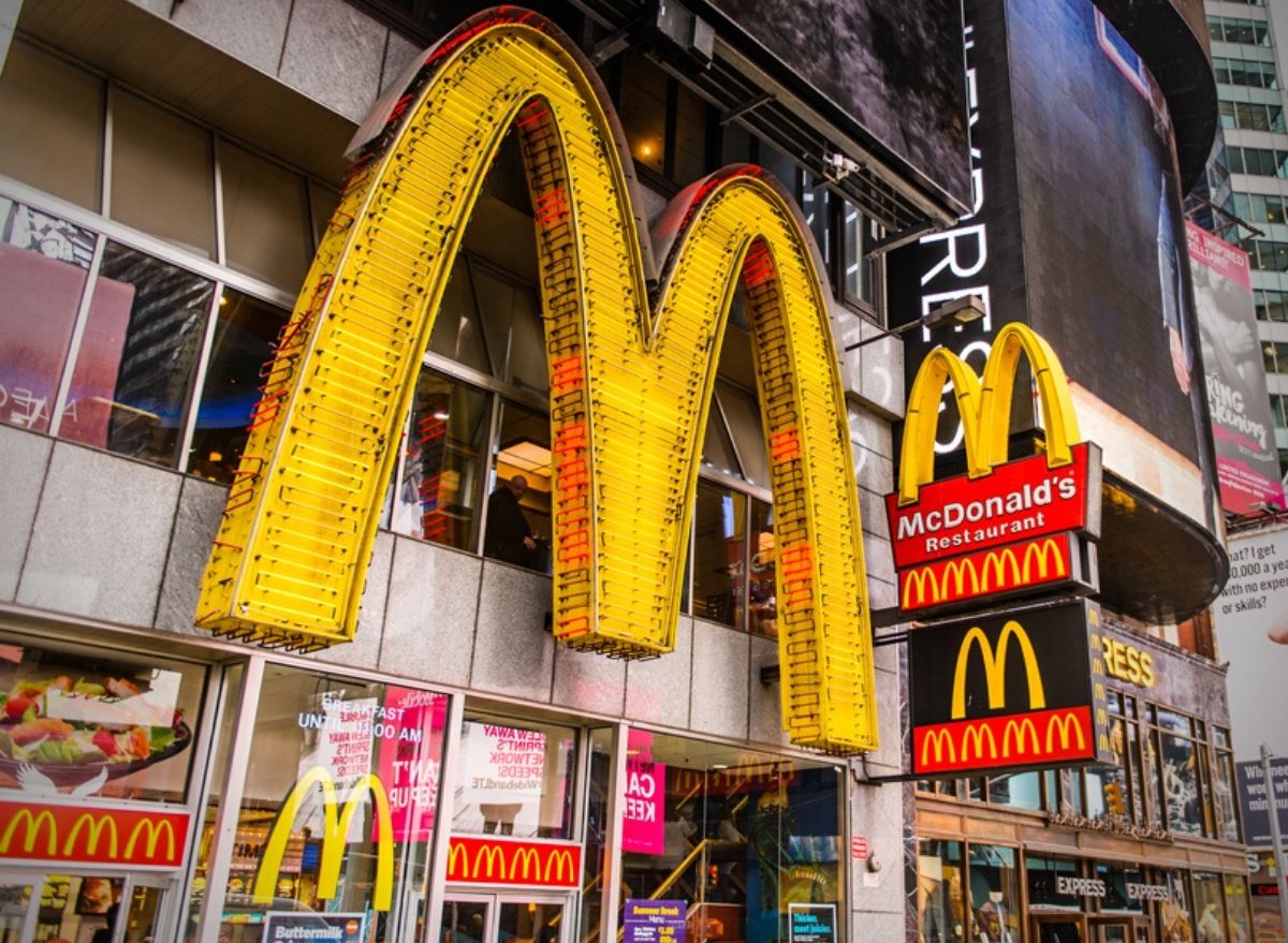 7-burger-chains-that-raised-their-prices-the-most-in-2022
