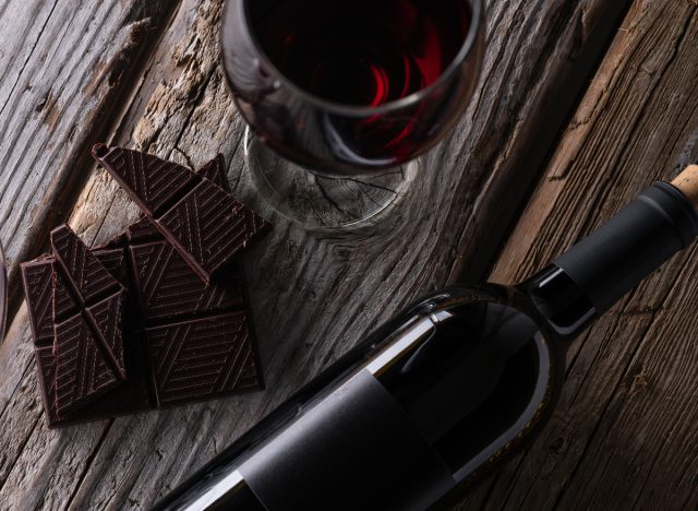 red wine and chocolate, healthy habits to live to 100