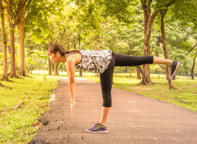 woman performing single-leg deadlift