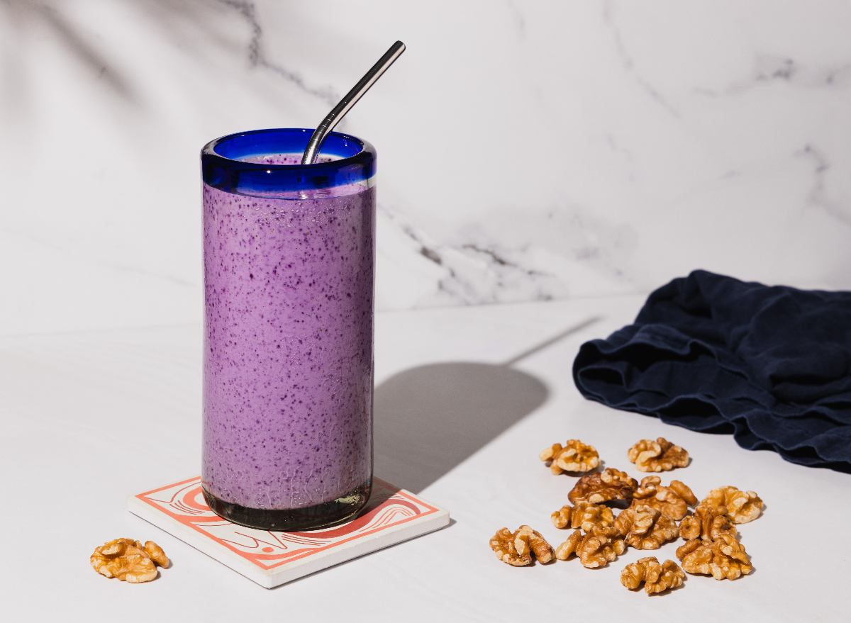 Wild blueberry walnut smoothie