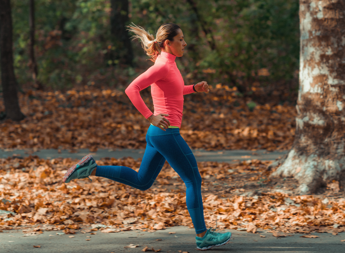 woman running, demonstrating what happens to your body when you work out seven days a week