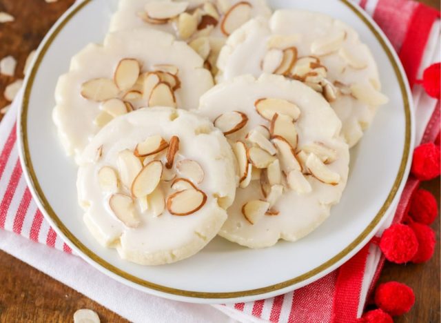 Almond cookies