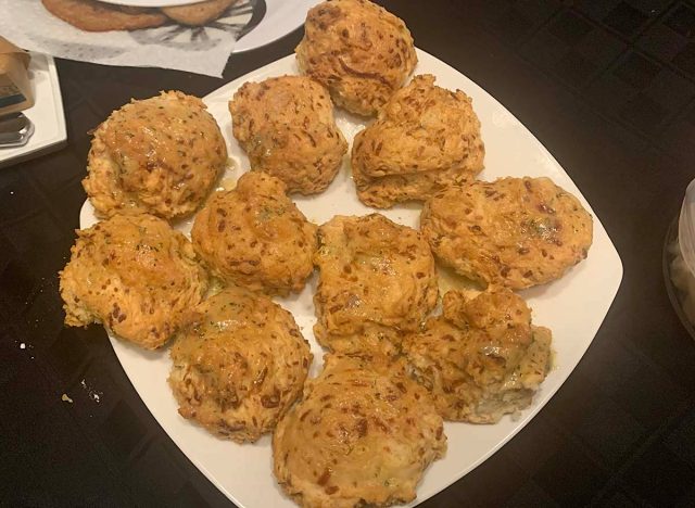 https://www.eatthis.com/wp-content/uploads/sites/4/2022/09/Cheddar-Biscuits-Oven.jpg?quality=82&strip=all&w=640