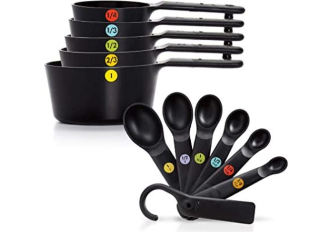 Measuring cups and spoons