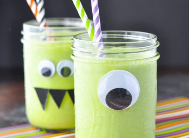 https://www.eatthis.com/wp-content/uploads/sites/4/2022/09/Monster-Green-Smoothie.jpg?quality=82&strip=all&w=640