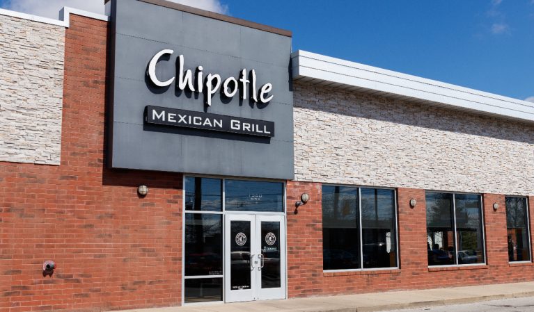 chipotle mexica grill exterior