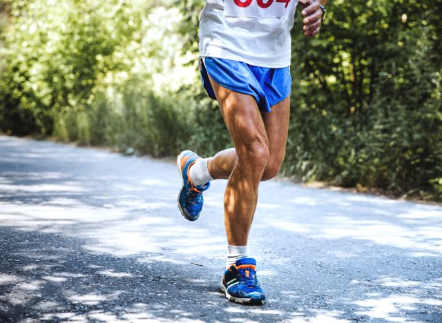 Mature runner running a marathon, healthy habits to live to 100