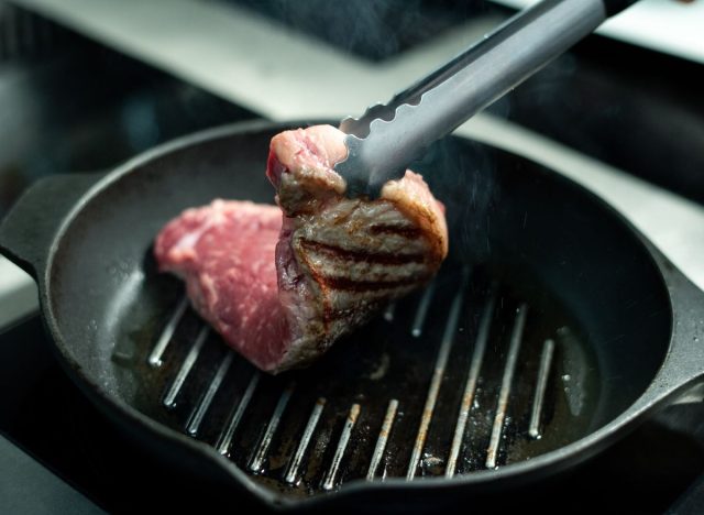 cooking steak cast iron