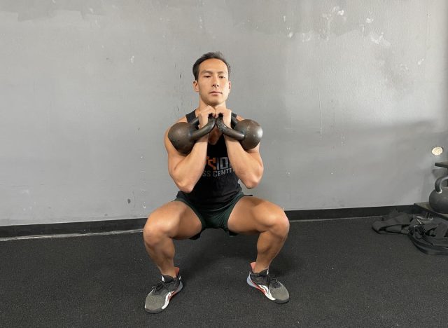 double kettlebell squat