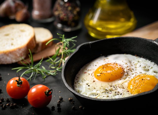 high-protein diet with eggs, tomato, sourdough bread