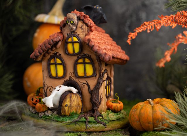 halloween gingerbread house