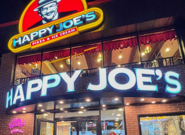 happy joe's pizza exterior