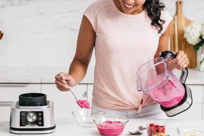Making a smoothie bowl using a Ninja Foodi Power Blender & Processor System with Smoothie Bowl Maker and Nutrient Extractor