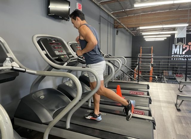 incline treadmill run to burn belly fat and slow aging